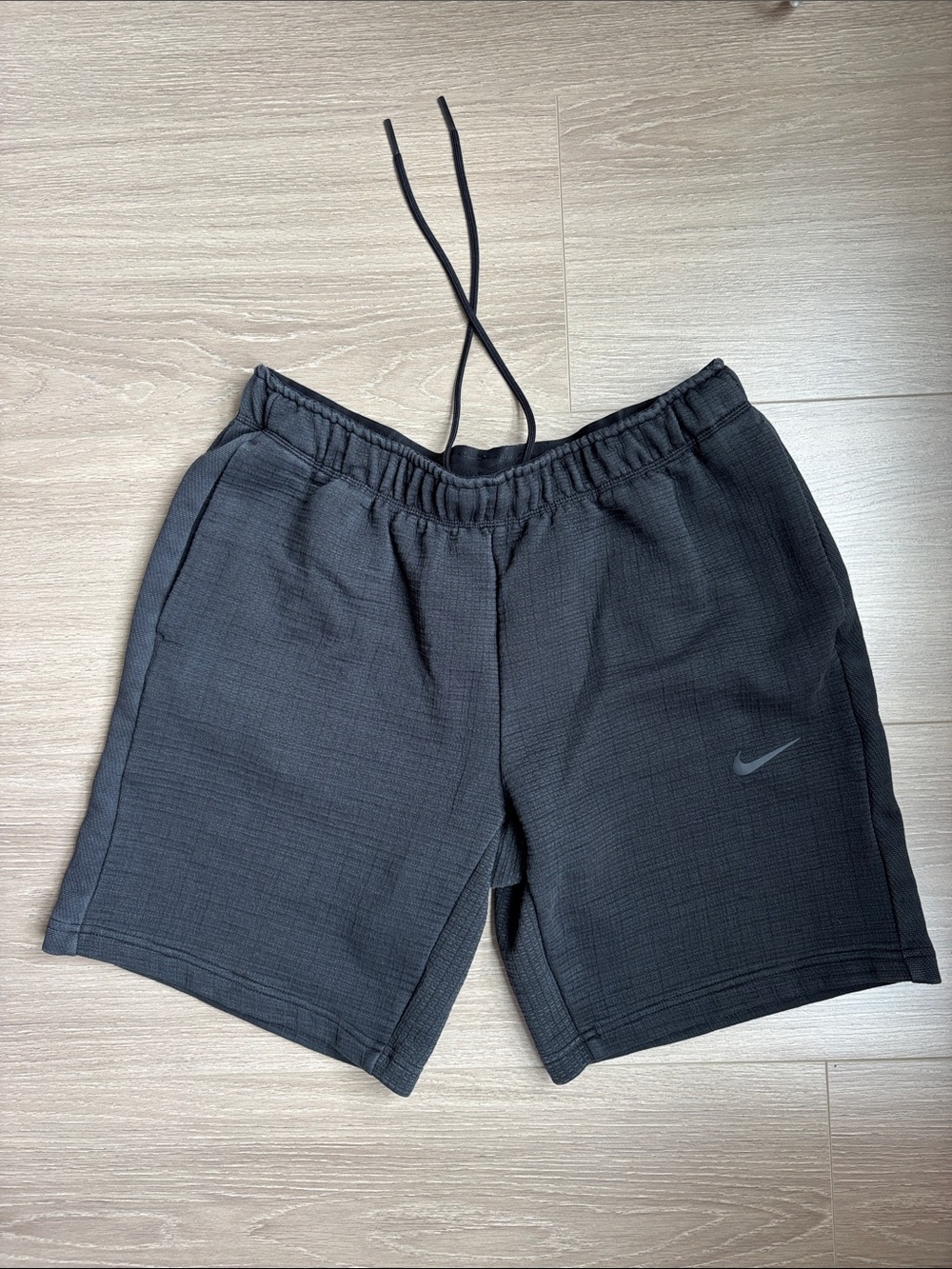 Nike Men's Charcoal Waffle Weave Shorts. Size Large.
